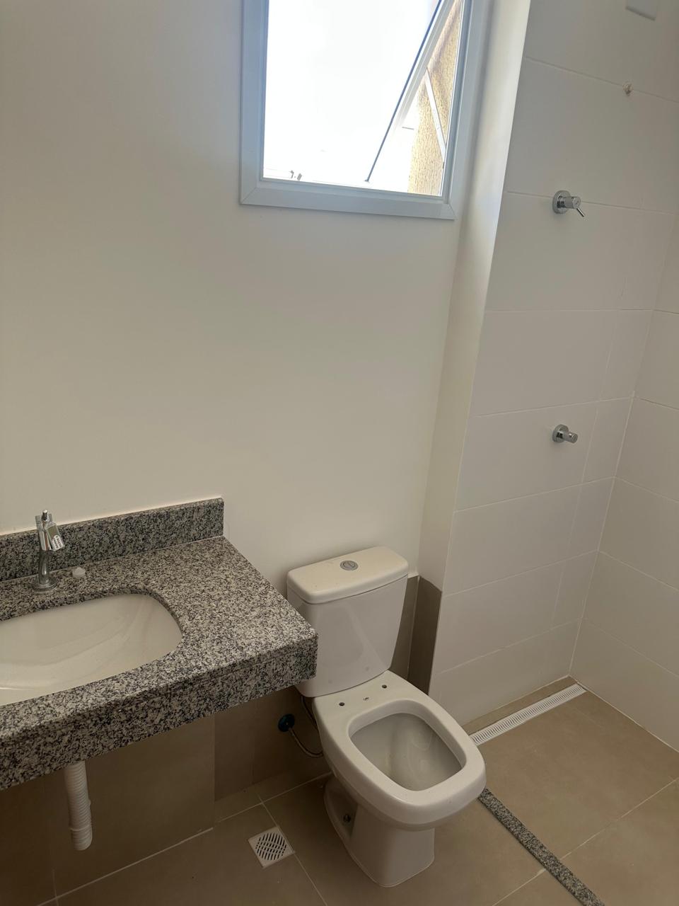 Sobrado à venda no Parque Amazônia / 4 quartos / 2 suítes / 181 m²