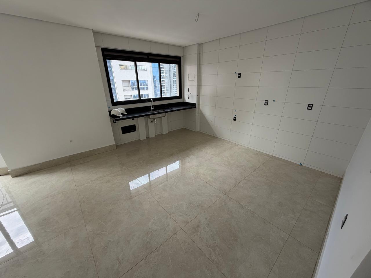 Apartamento Alto Padrão no Residencial Arte Verde - 4 Suítes Plenas com Elevador Privativo, Setor Marista